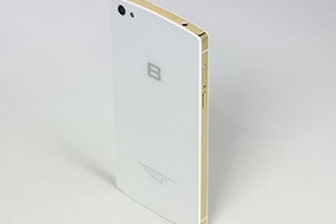 Giá bán công bố của Bphone chưa bao gồm thuế 