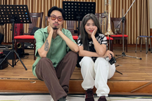 Nữ sinh Ngoại thương bất ngờ nổi tiếng nhờ hát cùng rapper Đen Vâu