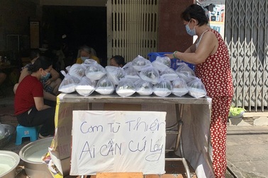 Gom nghĩa tình gửi phương Nam chống dịch