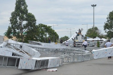 Sập dàn trang trí "khủng" bằng thép trị giá tiền tỷ