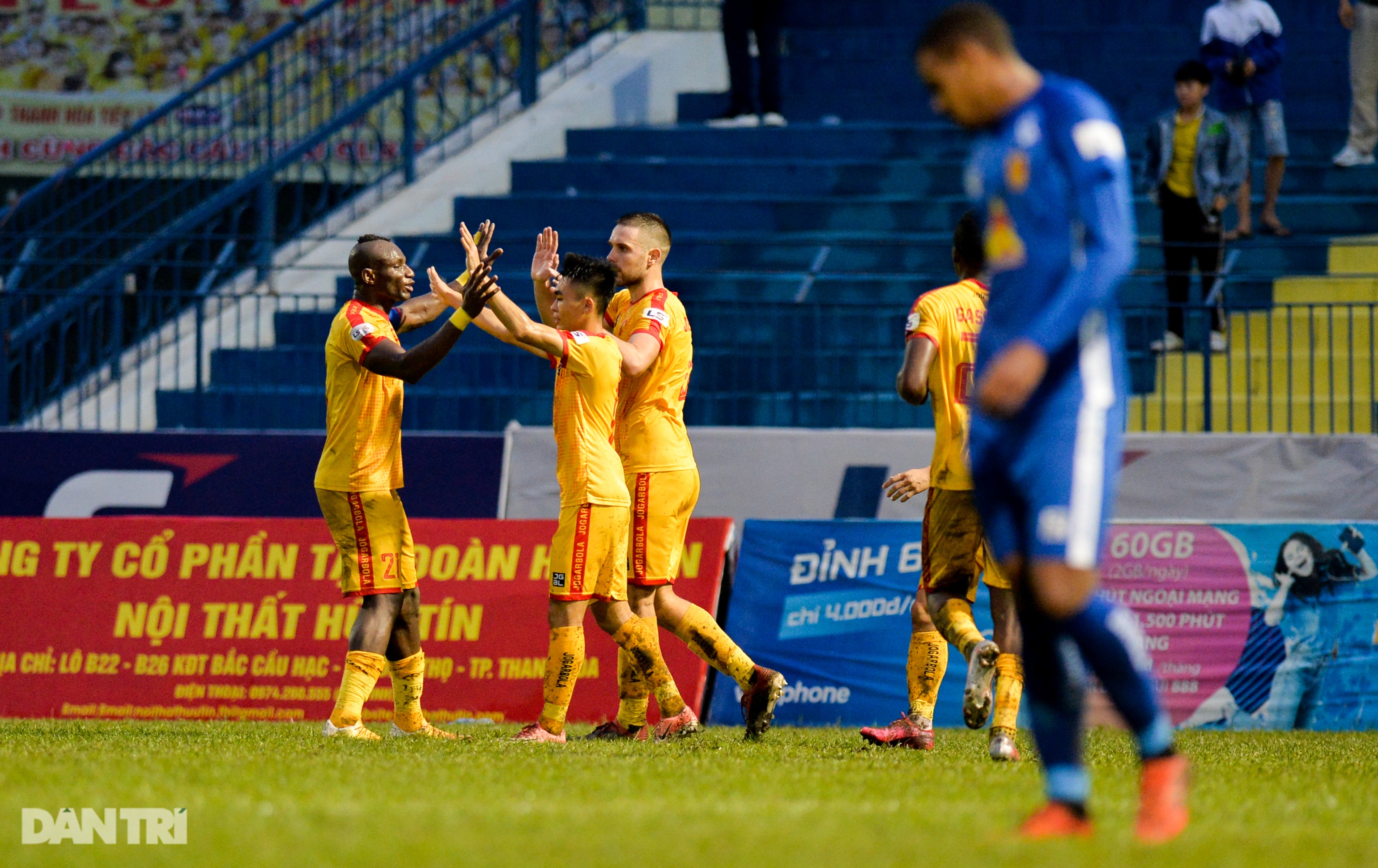 Thanh Hoá 2-1 Quảng Nam: Ngày về không trọn vẹn của HLV Nguyễn Thành Công - 6 Thanh Hoá 2-1 Quảng Nam: Ngày về không trọn vẹn của HLV Nguyễn Thành Công - 6