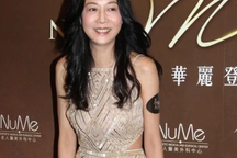 “Tình cũ” của Thành Long xinh đẹp đón tuổi mới, “úp mở” có “người mới”