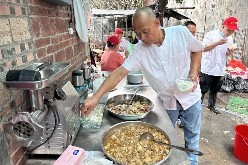 Quán lẩu Trung Quốc xin khách đừng tới: Bán gói gia vị thu về 6,1 tỷ đồng - 2