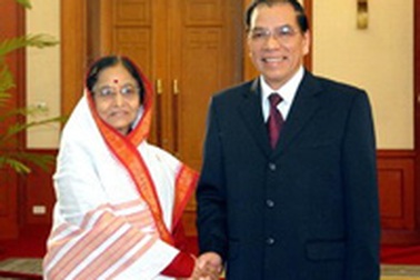 Tổng Bí thư Nông Đức Mạnh tiếp Tổng thống Ấn Độ