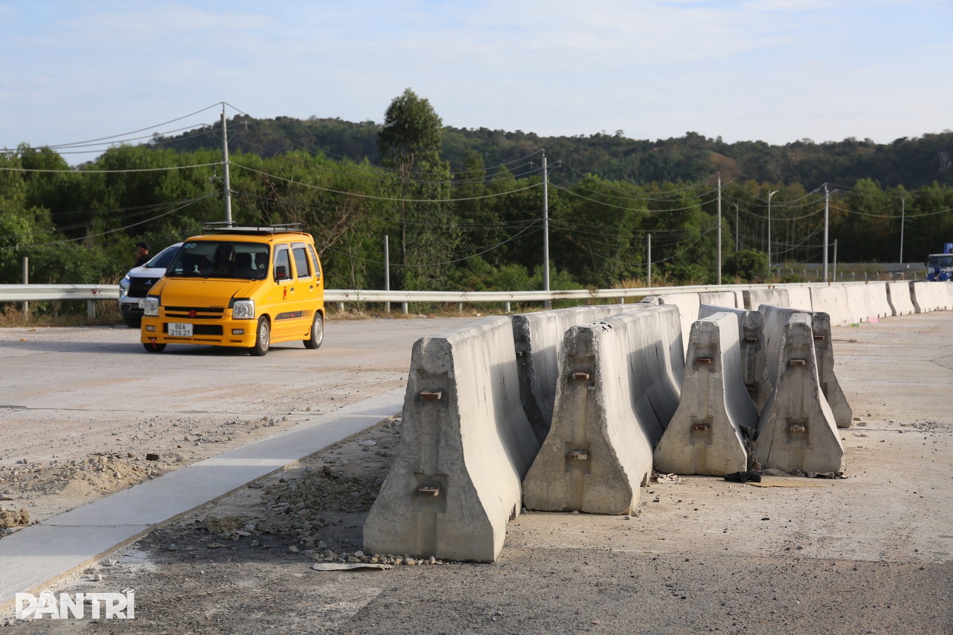 Nhiều hạng mục dang dở trên cao tốc Phan Thiết - Dầu Giây - 6 Nhiều hạng mục dang dở trên cao tốc Phan Thiết - Dầu Giây - 6