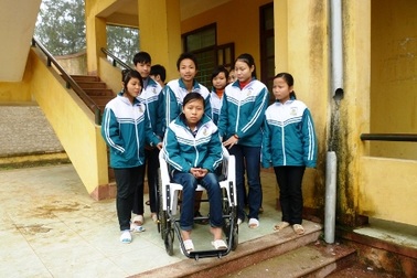 Nữ sinh bị bại liệt nhiều năm liền là HS giỏi toàn diện