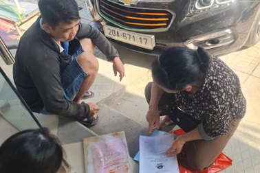 Nhặt được sổ đỏ ở hàng phế liệu, người đàn ông Thái Nguyên trả lại cho chủ