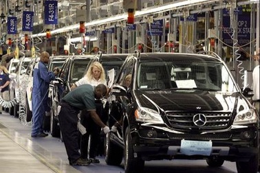 Toyota và Mercedes ngừng sản xuất do bão tại Mỹ