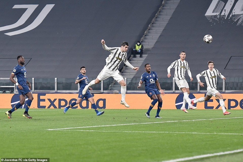 C.Ronaldo bất lực nhìn Juventus bị loại cay đắng dưới tay Porto - 9 C.Ronaldo bất lực nhìn Juventus bị loại cay đắng dưới tay Porto - 9