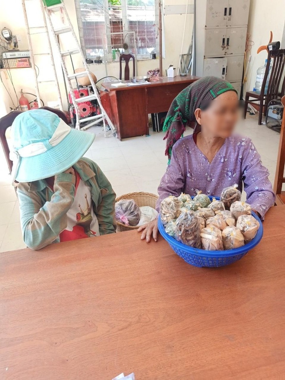 Làm rõ tình trạng sức khỏe người xin ăn trong bối cảnh dịch Covid-19 - 1 Làm rõ tình trạng sức khỏe người xin ăn trong bối cảnh dịch Covid-19 - 1