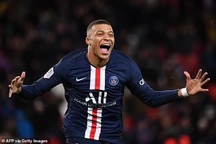 Mbappe ăn mừng ở lại PSG bằng... hat-trick, khiến đối thủ xuống hạng