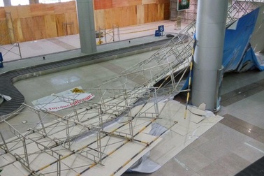 Sập giàn giáo tại sân bay quốc tế Tân Sơn Nhất