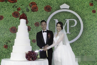 Hồ Hạnh Nhi gợi cảm trong tiệc cưới đầy "sao"