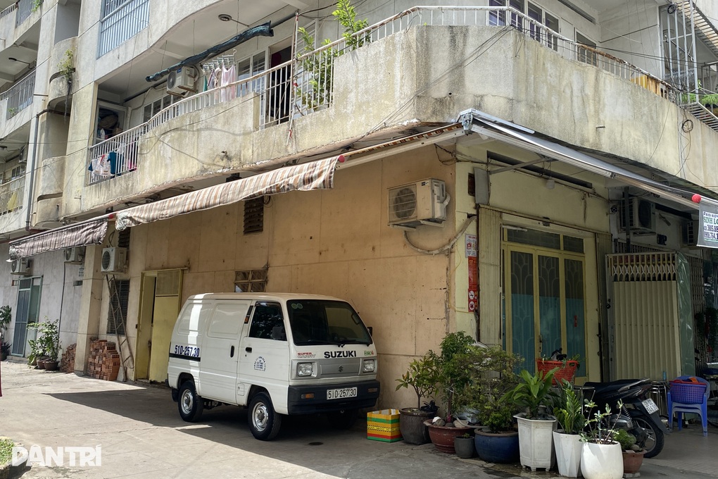 Đã gỡ hết chuồng cọp tại cư xá xảy ra cháy khiến 8 người chết ở TPHCM - 2 Đã gỡ hết chuồng cọp tại cư xá xảy ra cháy khiến 8 người chết ở TPHCM - 2