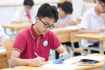 400 học sinh Hà Nội thi giải toán sau nhiều năm gián đoạn