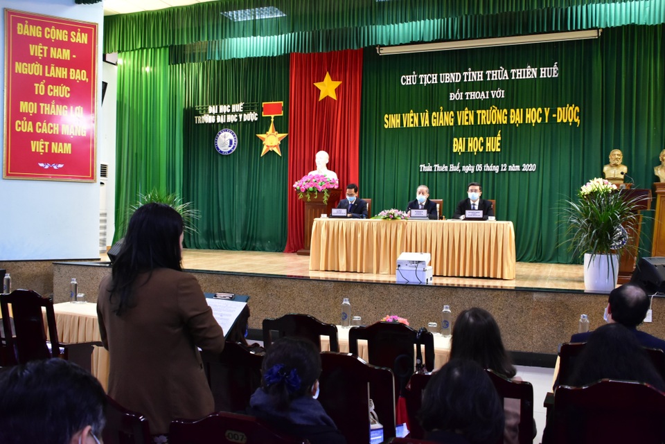 Sinh viên Y dược Huế đối thoại với Chủ tịch tỉnh - 4 Sinh viên Y dược Huế đối thoại với Chủ tịch tỉnh - 4