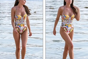 Danielle Lloyd vẫn thon thả sau khi sinh 4 con