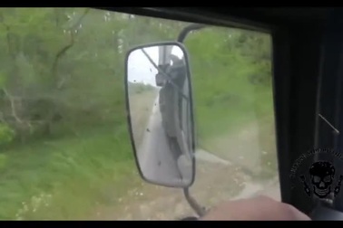 Khoảnh khắc UAV cảm tử của Ukraine tấn công tổ hợp phòng không Nga