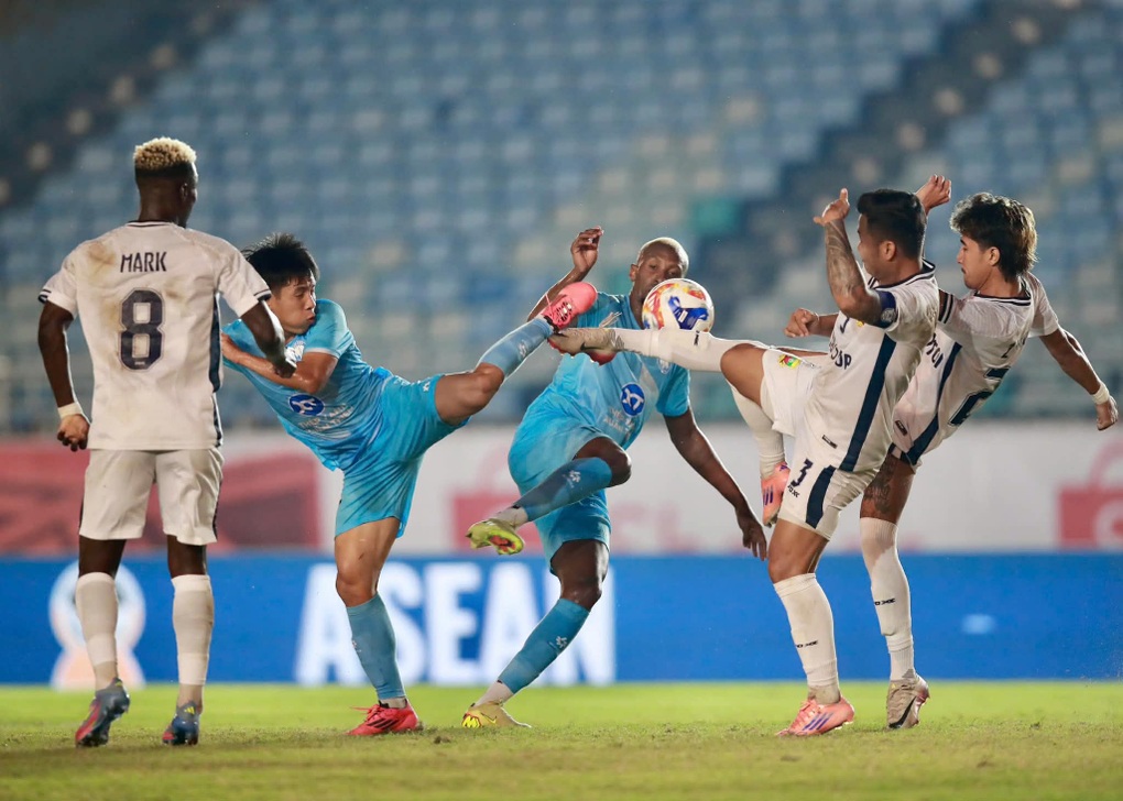 Xuân Son lập hat-trick, CLB Nam Định chiến thắng tại Cúp C1 Đông Nam Á - 2 Xuân Son lập hat-trick, CLB Nam Định chiến thắng tại Cúp C1 Đông Nam Á - 2