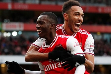 Arsenal 3-2 Everton: Cú đúp của Aubameyang