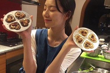 Vợ Bae Yong Joon làm sô-cô-la tặng chồng nhân ngày tình nhân