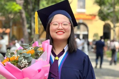 Nữ sinh lớp Tích hợp đạt điểm 10 tiếng Anh tốt nghiệp: "Học từ chính thầy cô"