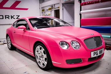 Bentley GT màu hồng - Tình yêu nhà giàu...