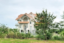 Biệt thự đại gia nghi bị trúng đạn: Công an triệu tập 3 người