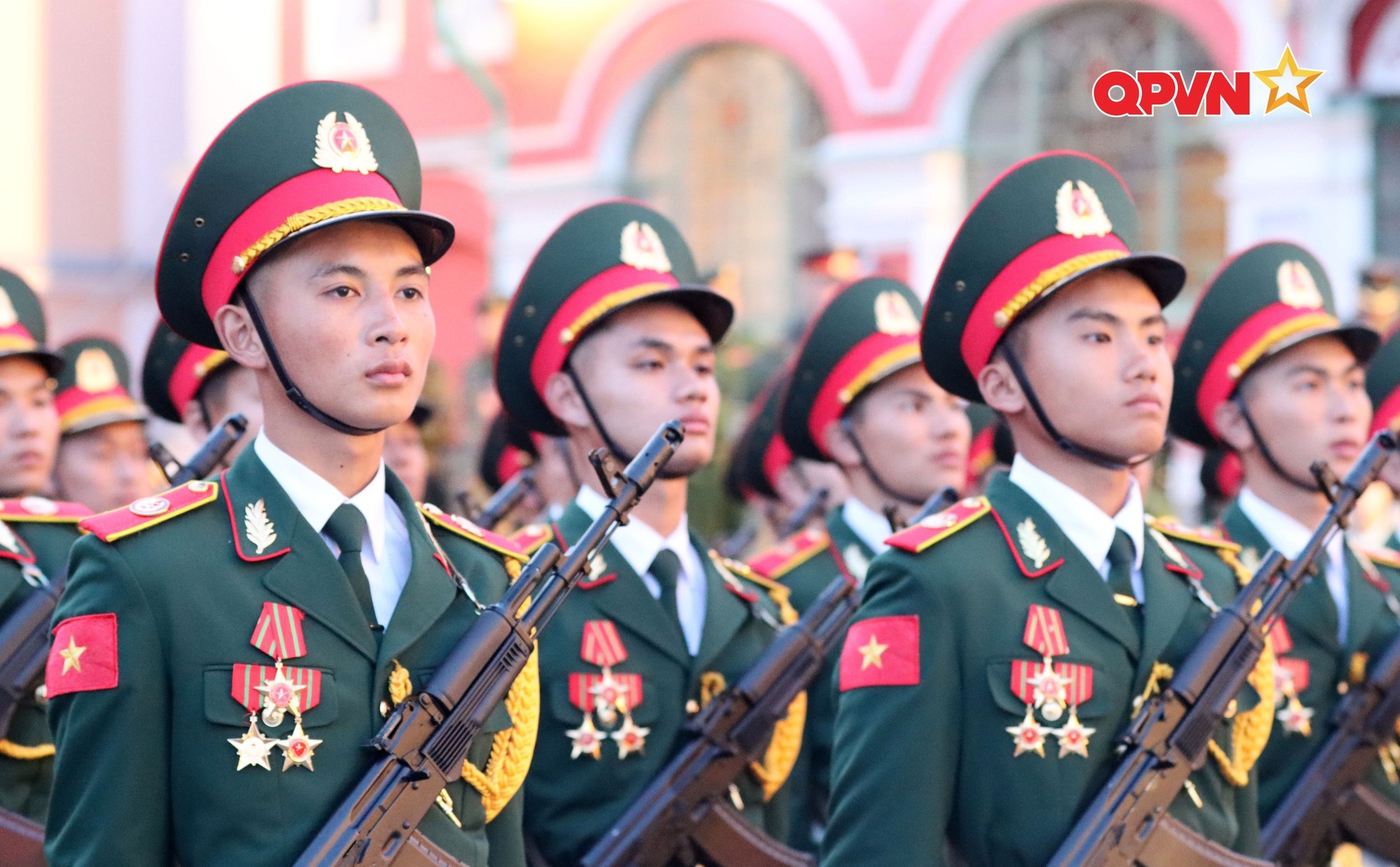 Chiến sĩ QĐND Việt Nam dùng súng gì duyệt binh ở Quảng trường Đỏ ngày 9/5? - 2