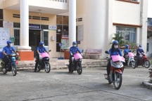 Đội "Shipper áo xanh" thay dân đi chợ, giúp dân bán nông sản…