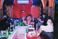 "Bay lắc" bất chấp dịch Covid-19, 4 dân chơi bị "gom" tại quán karaoke