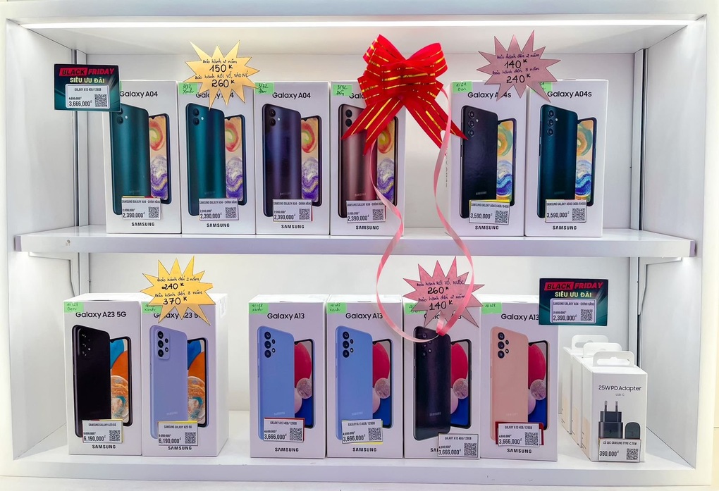 Black Friday: Dân đổ xô săn đồ công nghệ, iPhone 14 chỉ từ 22 triệu đồng - 2 Black Friday: Dân đổ xô săn đồ công nghệ, iPhone 14 chỉ từ 22 triệu đồng - 2