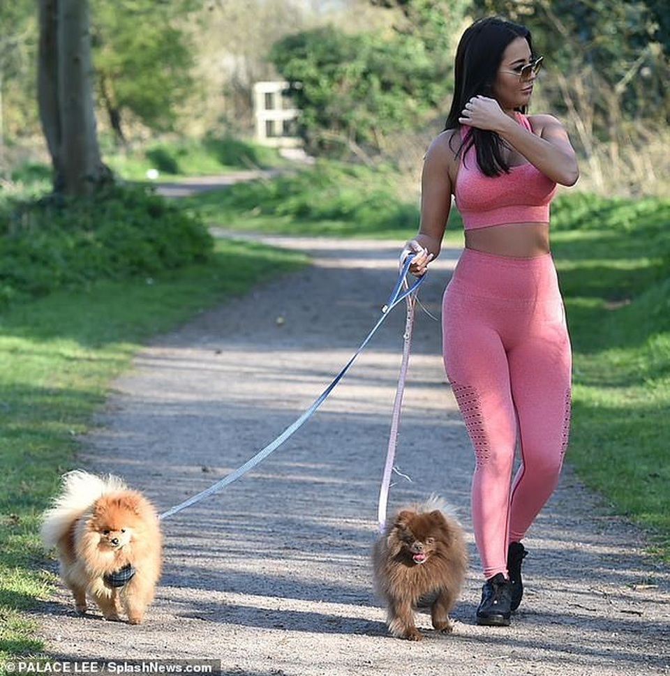 Yazmin Oukhellou bốc lửa đi tập thể dục - 4