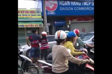 Va chạm giao thông, hành hung cả phụ nữ