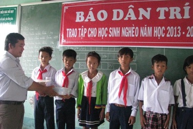 1.000 cuốn vở đến với học sinh nghèo Bạc Liêu đầu năm học mới