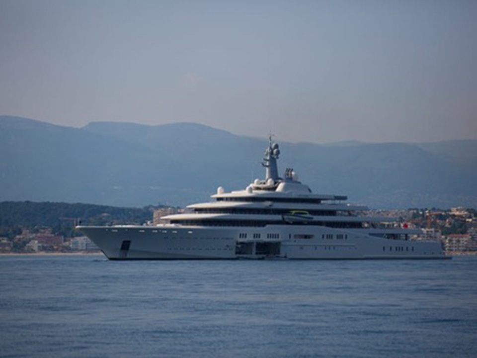 Tỷ phú Hollywood hứng búa rìu dư luận vì tự cách ly sang chảnh - 10 Tỷ phú Hollywood hứng búa rìu dư luận vì tự cách ly sang chảnh - 10