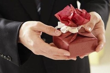 "Có gì gửi thủ trưởng không?"