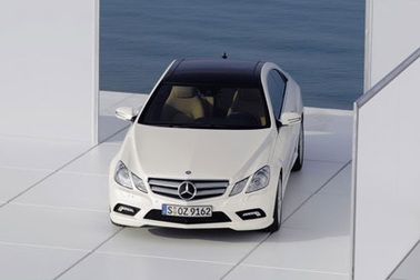 Mercedes E-Class 2010 rẻ hơn xe đời cũ