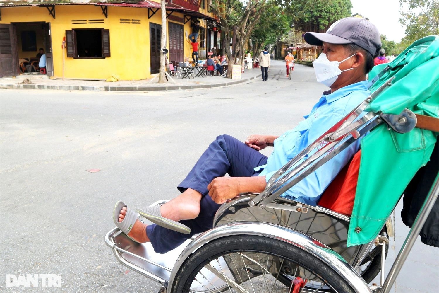 Người đạp xích lô ở phố cổ Hội An thắc thỏm vì diễn biến dịch - 2 Người đạp xích lô ở phố cổ Hội An thắc thỏm vì diễn biến dịch - 2