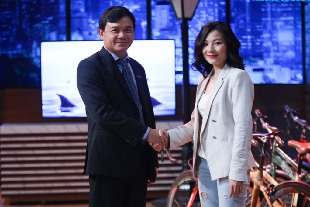 Cá mập mắc cạn khi bơi trên sóng Shark Tank - 5 Cá mập mắc cạn khi bơi trên sóng Shark Tank - 5