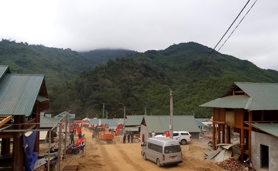 Tết sớm nơi bản làng vùng biên từng bị cơn lũ kinh hoàng quét qua - 3 Tết sớm nơi bản làng vùng biên từng bị cơn lũ kinh hoàng quét qua - 3