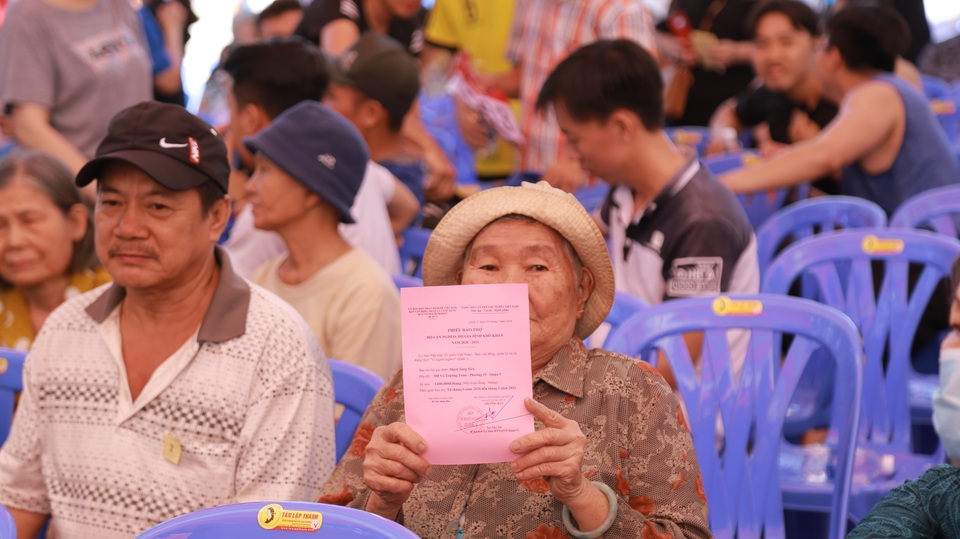 Sửa nhà, tặng sổ tiết kiệm cho đoàn viên công đoàn mắc bệnh hiểm nghèo - 1 Sửa nhà, tặng sổ tiết kiệm cho đoàn viên công đoàn mắc bệnh hiểm nghèo - 1