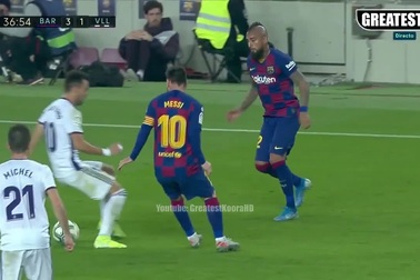 Messi rực sáng, Barcelona đại thắng “5 sao” và trở lại ngôi đầu La Liga