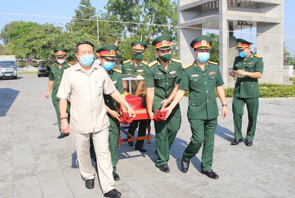 Truy điệu, an táng 16 hài cốt và 1 mộ tập thể liệt sĩ hy sinh tại Lào - 2 Truy điệu, an táng 16 hài cốt và 1 mộ tập thể liệt sĩ hy sinh tại Lào - 2