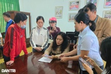 Gần 100 phụ huynh ở Đắk Lắk "vây" trường tư xin rút hồ sơ về trường công