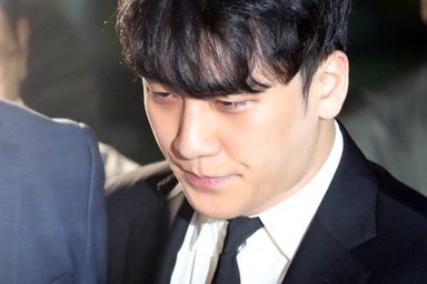 Seungri được thả sau vài tiếng bị còng tay, áp giải về trại tạm giam