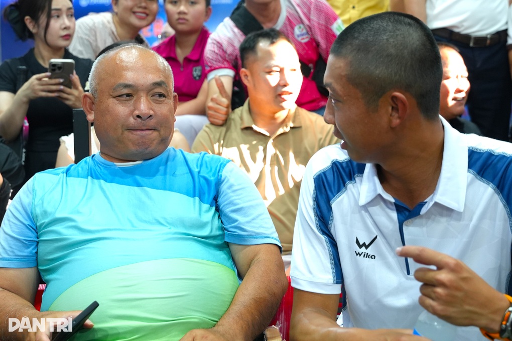 Gia đình Quang Dương ủng hộ bà con vùng lũ Nghệ An 10.000 USD - 2