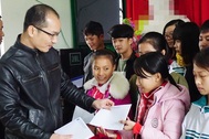 Trao học bổng Grobest Việt Nam đến học sinh nghèo Nghệ An