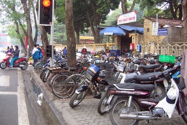 Hà Nội: Thu phí sử dụng hè, lề đường