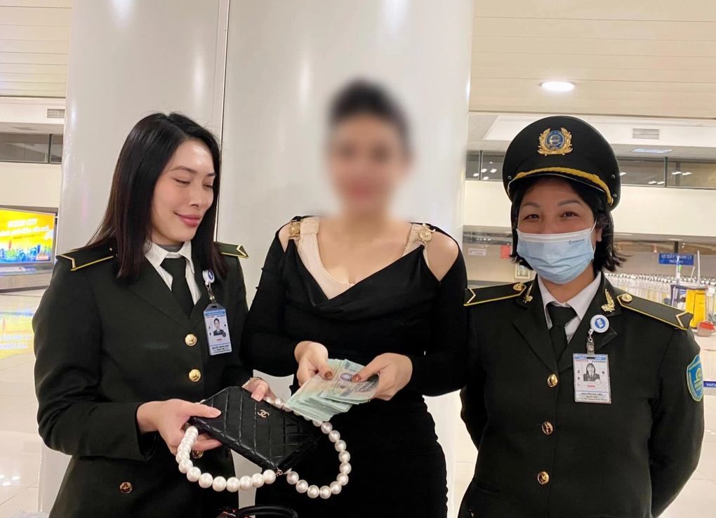 Nữ hành khách quên túi Chanel chứa 52 triệu đồng tại Nội Bài - 1 Nữ hành khách quên túi Chanel chứa 52 triệu đồng tại Nội Bài - 1
